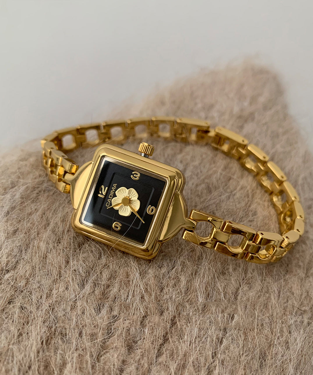 Montre en verre trempé à chaîne carrée en métal doré fin Camélia - Urbann-Vibe