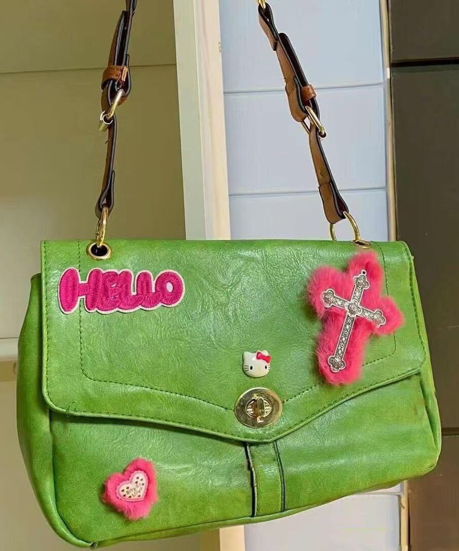 Sac à main en similicuir à broderies vertes fines et duveteuses - Urbann-Vibe