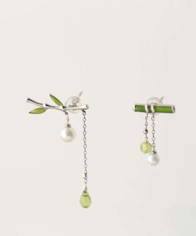 Boucles d'oreilles pendantes en argent sterling vert fin incrustées de feuilles de bambou et de perles en forme de goutte d'eau - Urbann-Vibe