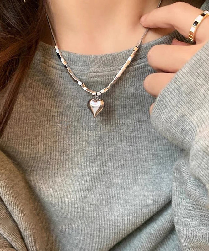 Collier pendentif amour en acier inoxydable et soie fine - Urbann-Vibe