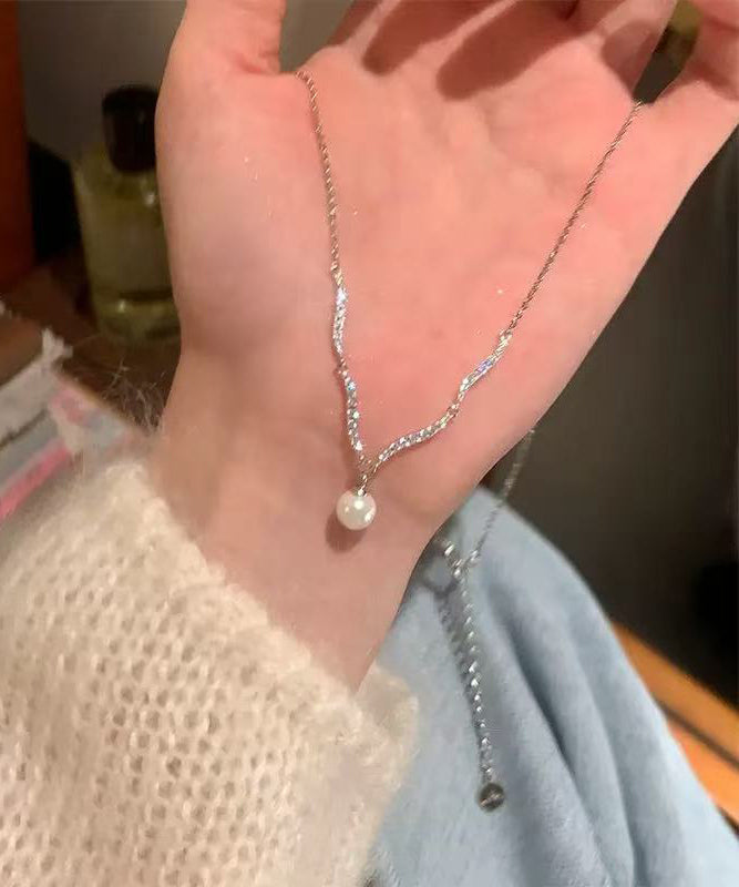 Collier avec pendentif en argent sterling et perles de zircone en soie fine - Urbann-Vibe