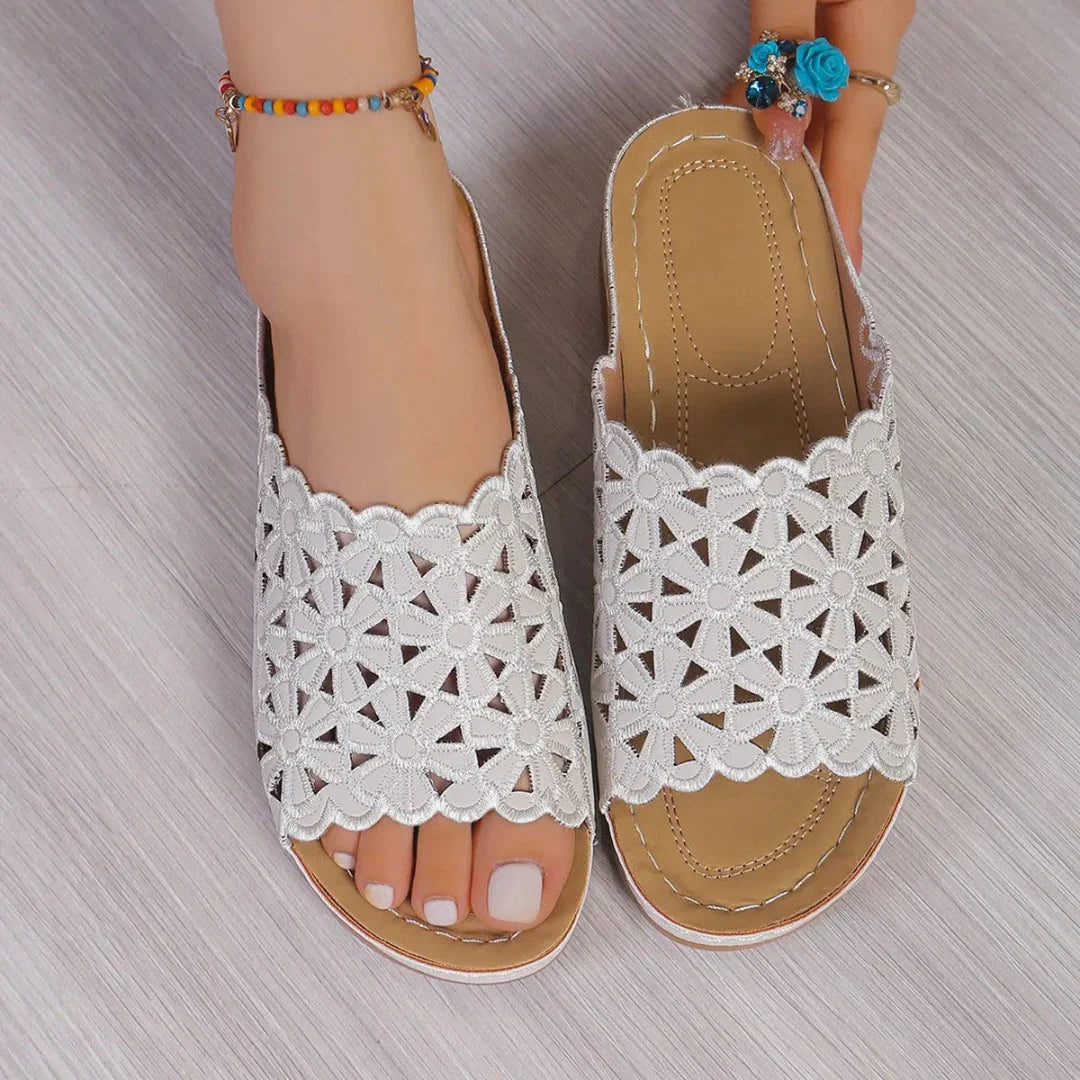Women's floral cutout low heel slip-on sandals with breathable knitted flower pattern in summer style