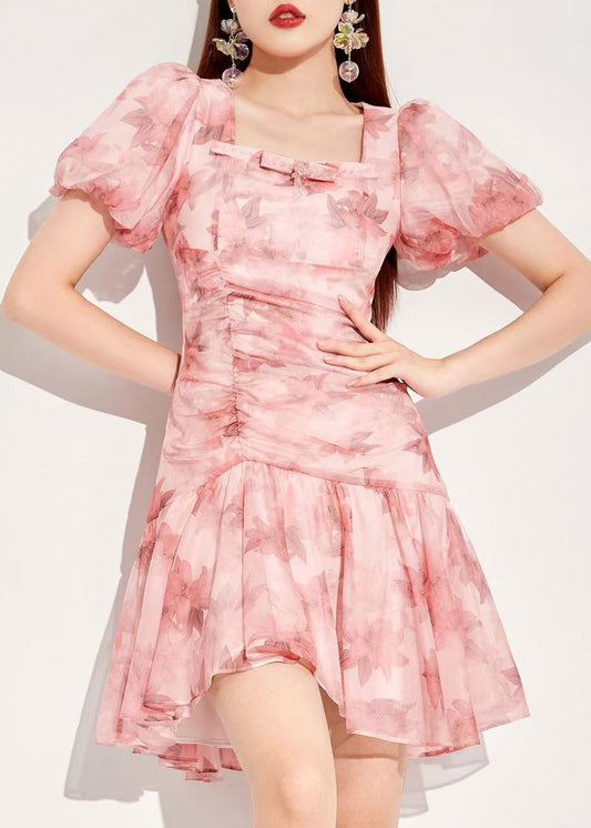 Robe en mousseline à imprimé asymétrique rose à col carré et manches bouffantes - Urbann-Vibe