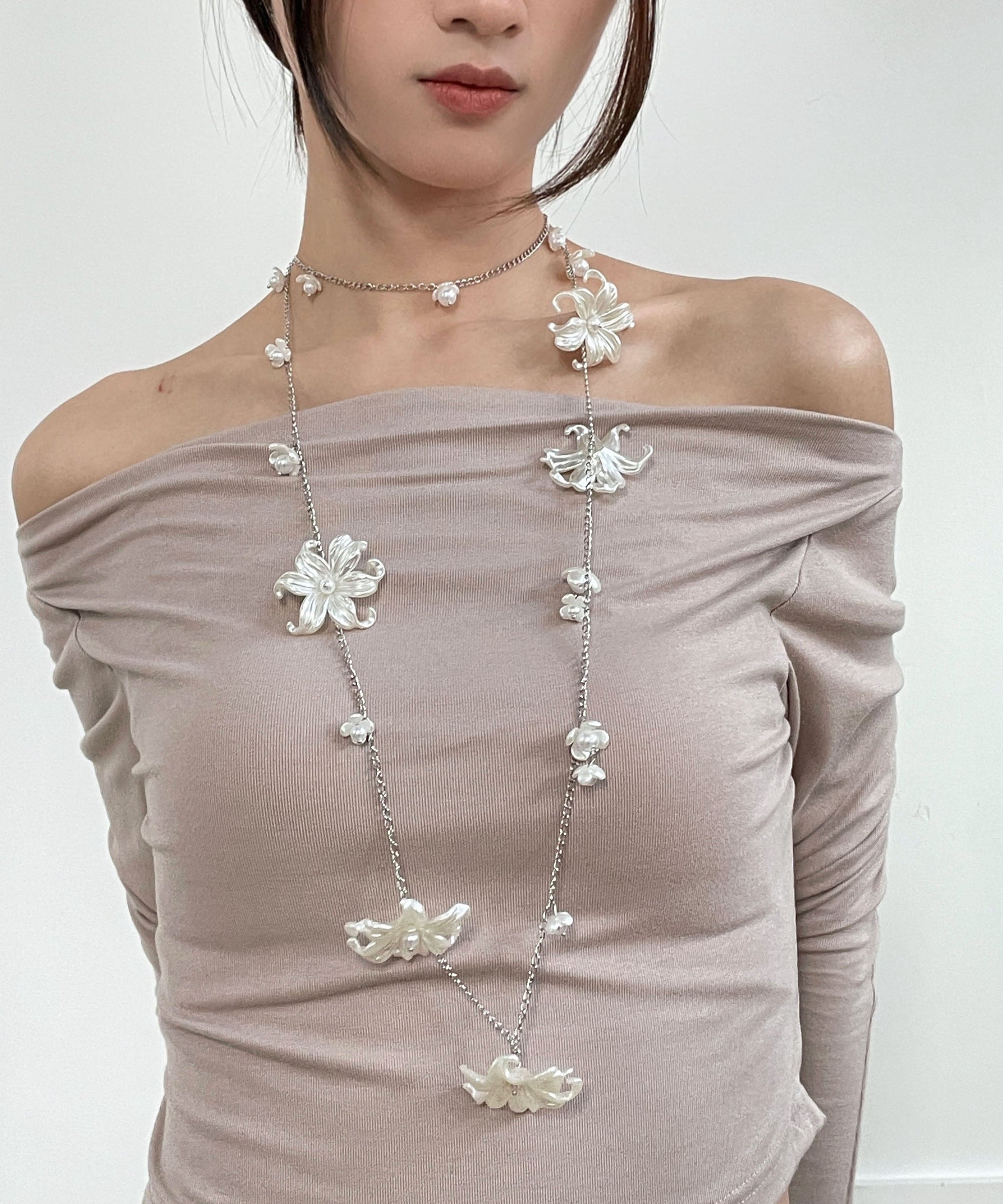 Chaîne de corps en alliage blanc français avec perles et fleurs - Urbann-Vibe