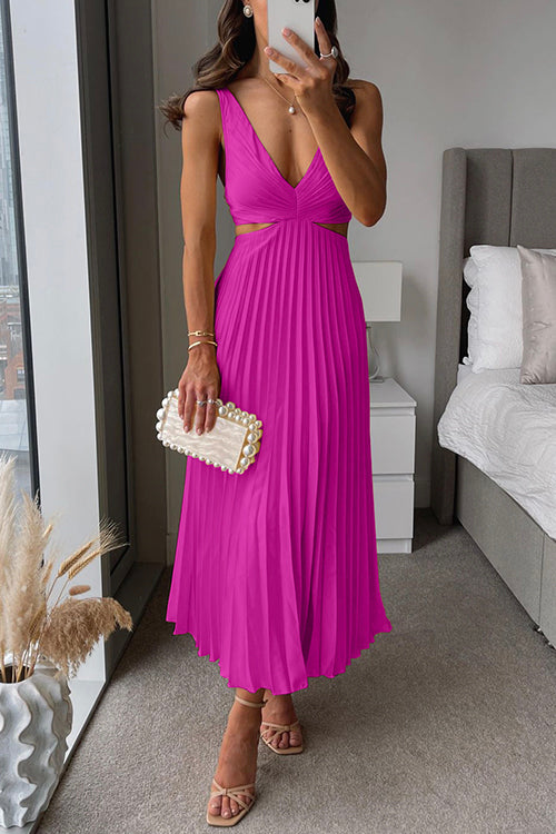 Elegant black V-neck pleated maxi dress with cut-out waist detail and flowing skirt