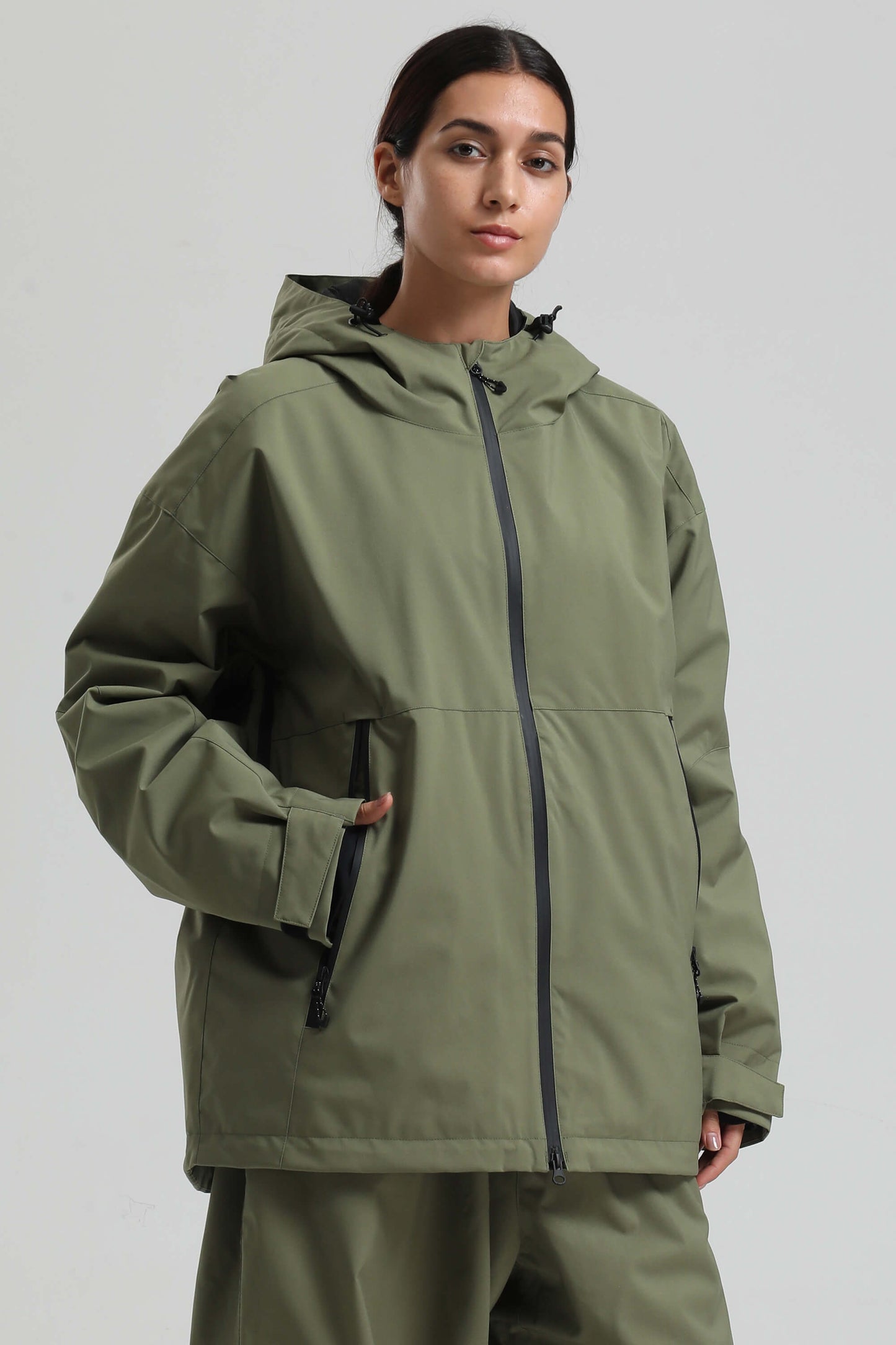 Women's light grey oversized insulated snow jacket with sealed shell, dual underarm vents, 15K waterproof