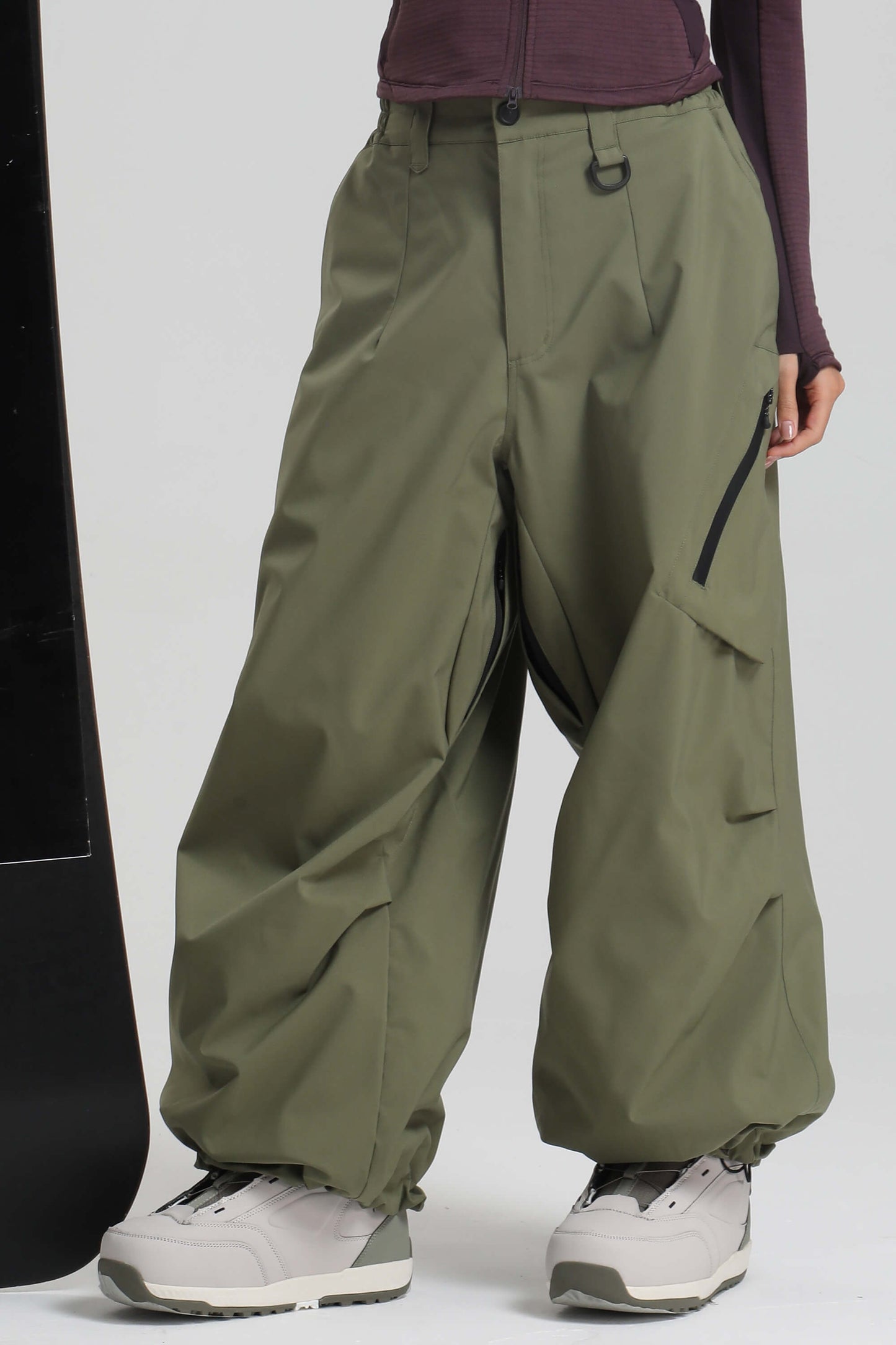 Women's light gray baggy snow pants with zippered thigh vents for skiing and snowboarding