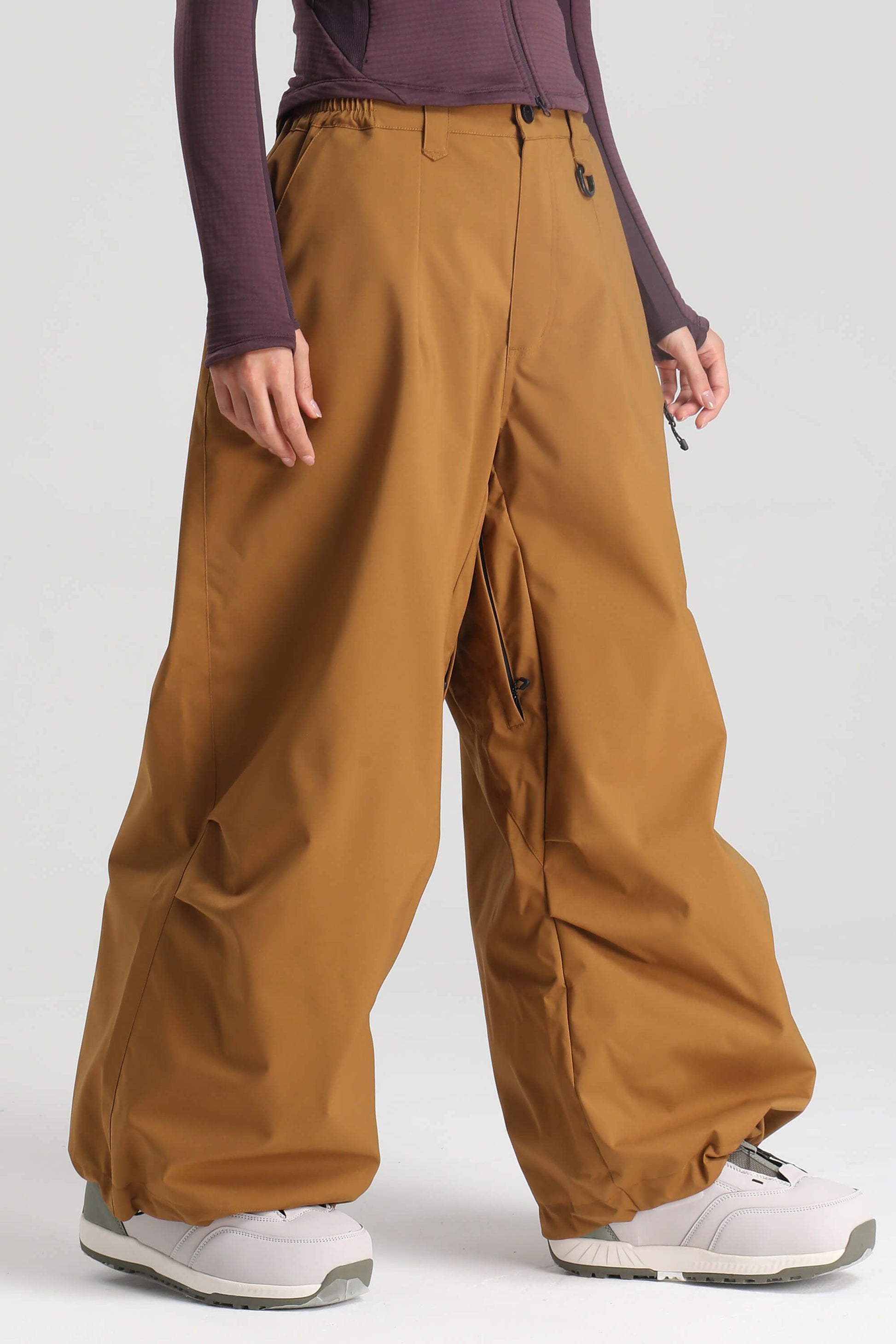 Women's light gray baggy snow pants with zippered thigh vents for skiing and snowboarding