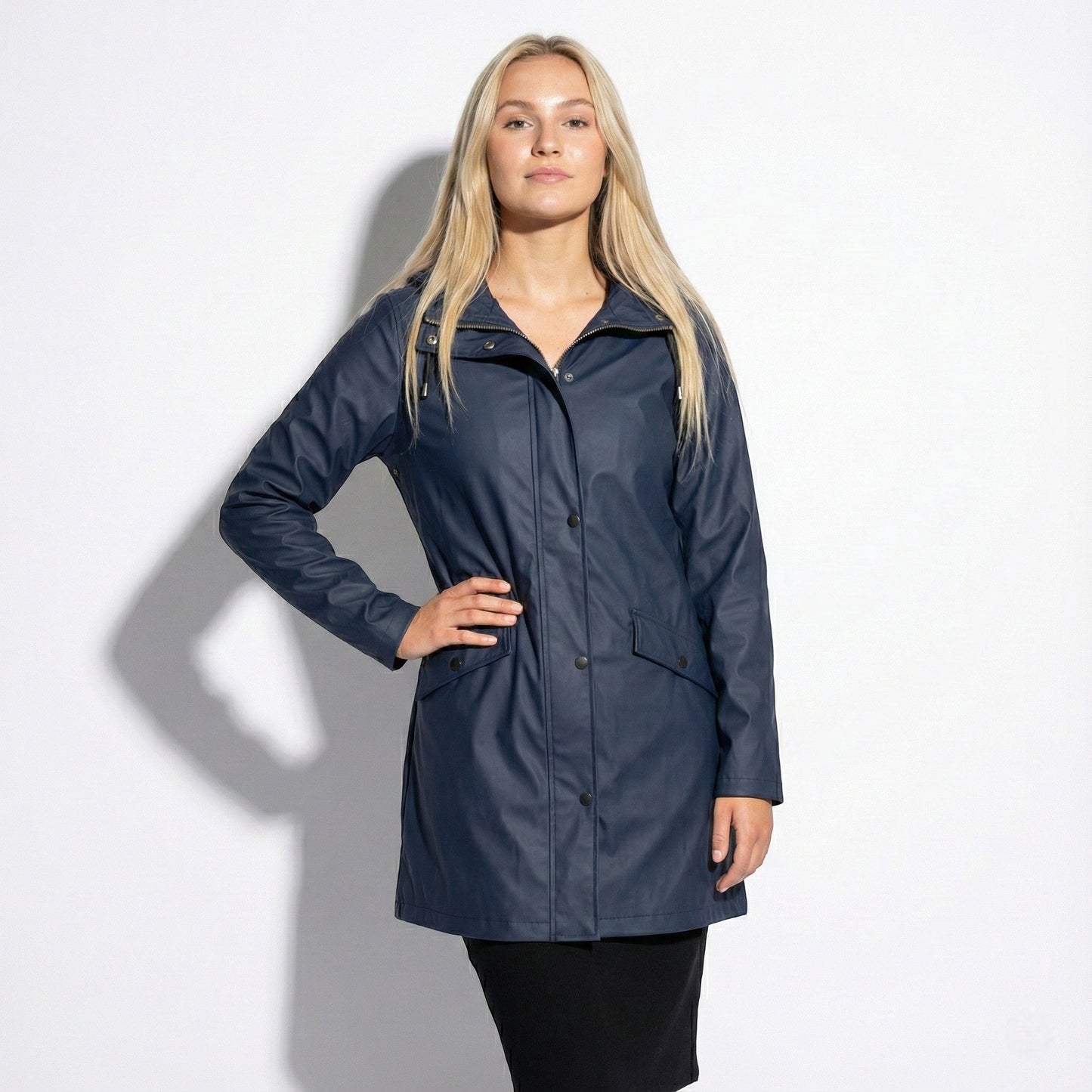 Women's mid-length water-repellent jacket with drawstring hood, sleek urban silhouette