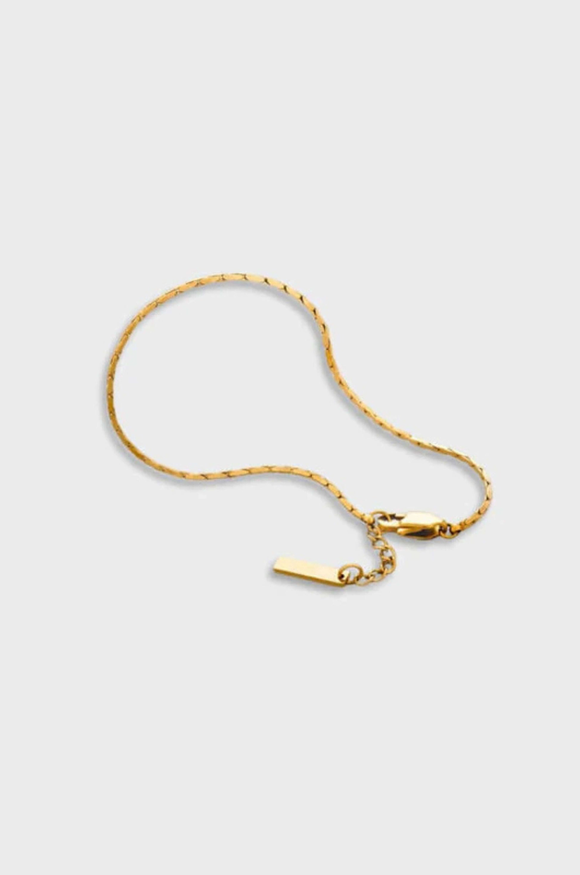 Geometric stainless steel link bracelet with modern minimalist design, tarnish-resistant for daily wear