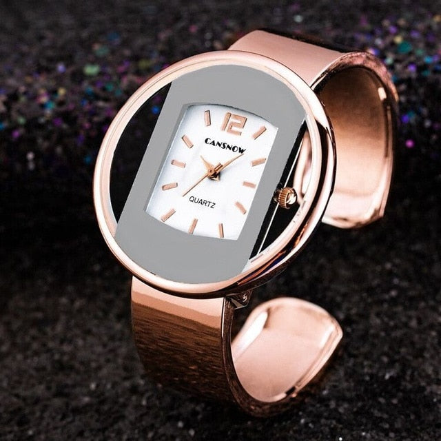 Elegant women's classic bracelet watch in premium metal, timeless autumn style with refined craftsmanship