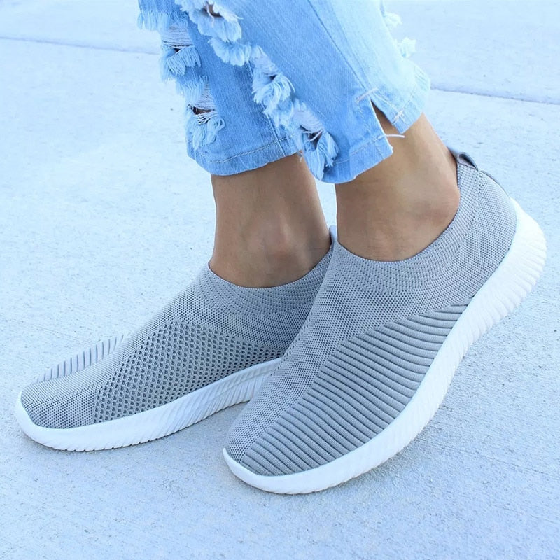 Breakdown fashion sneakers in versatile neutral tones, modern silhouette with durable all-day comfort design