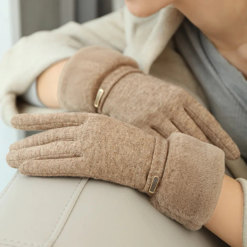 Women's black fitted wrist gloves with faux fur cuff and strap detail for winter warmth