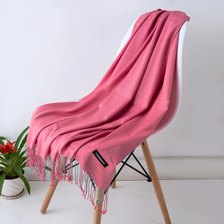 Women's luxurious soft scarf in premium materials, versatile timeless design for casual and formal styling