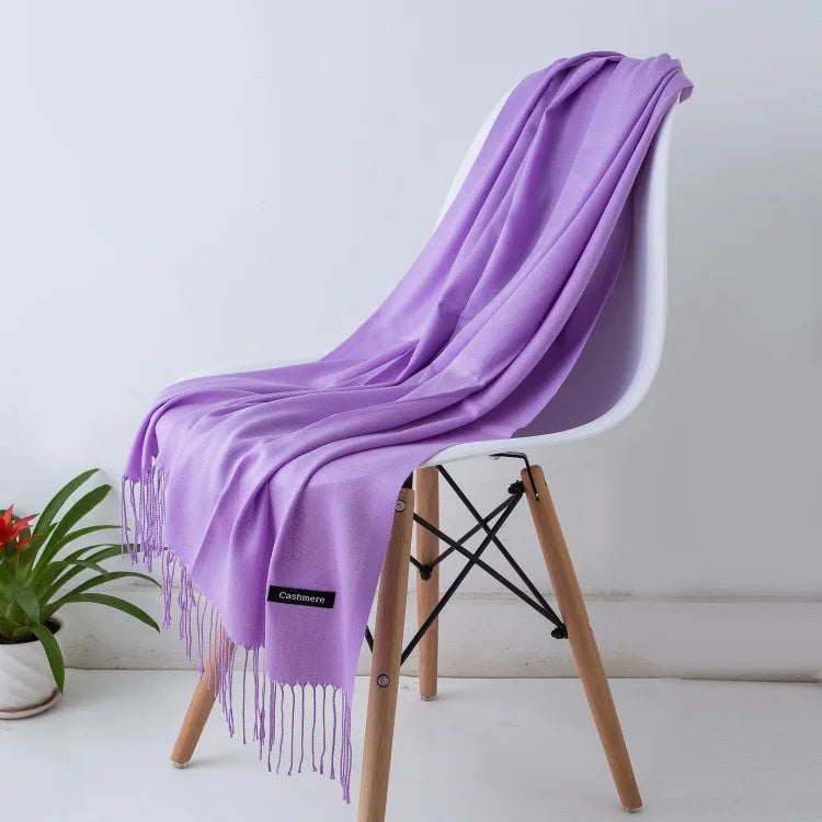 Women's luxurious soft scarf in premium materials, versatile timeless design for casual and formal styling