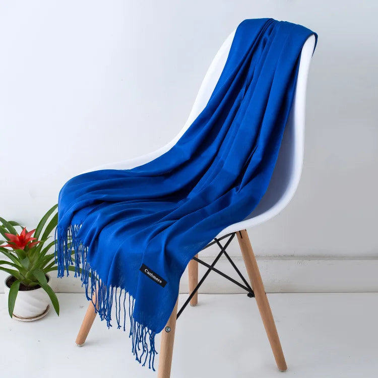 Women's luxurious soft scarf in premium material, versatile timeless design for casual and formal wear