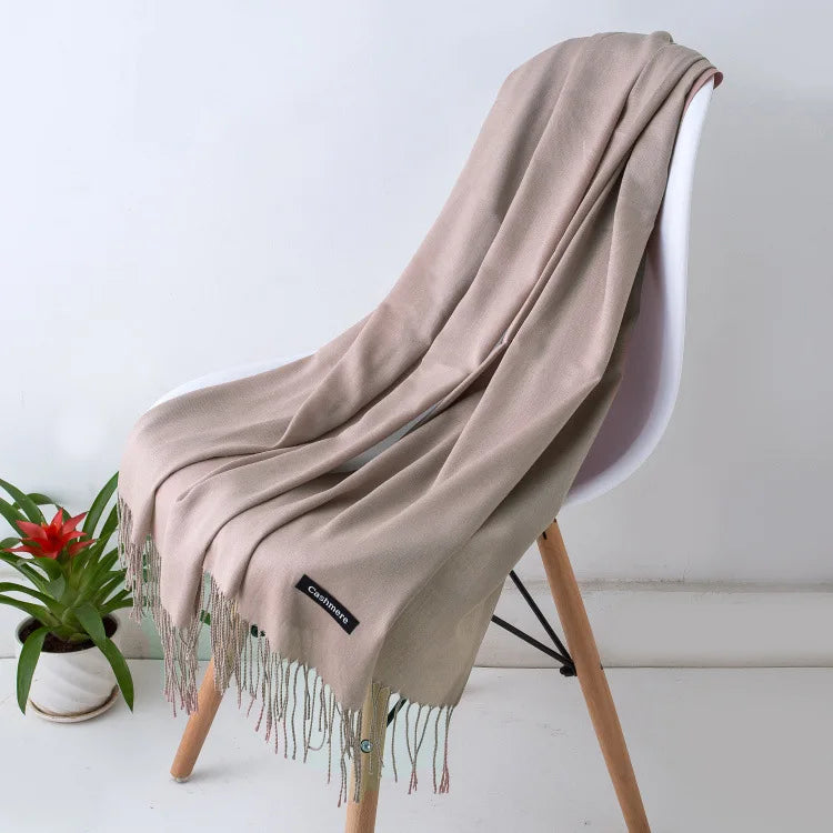 Women's luxurious soft scarf in premium materials, versatile timeless design for casual and formal wear