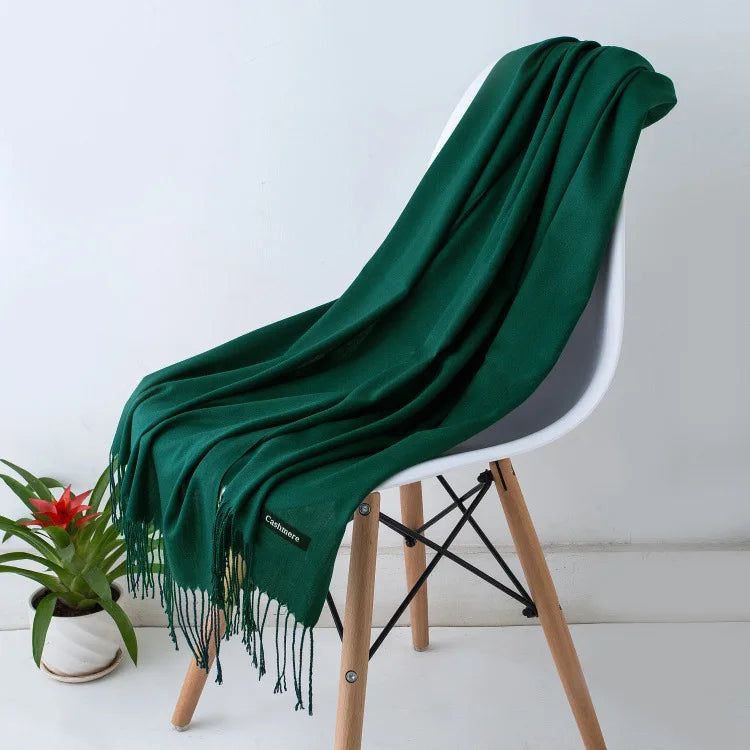 Women's luxurious soft scarf in premium materials, versatile timeless design for casual and formal wear