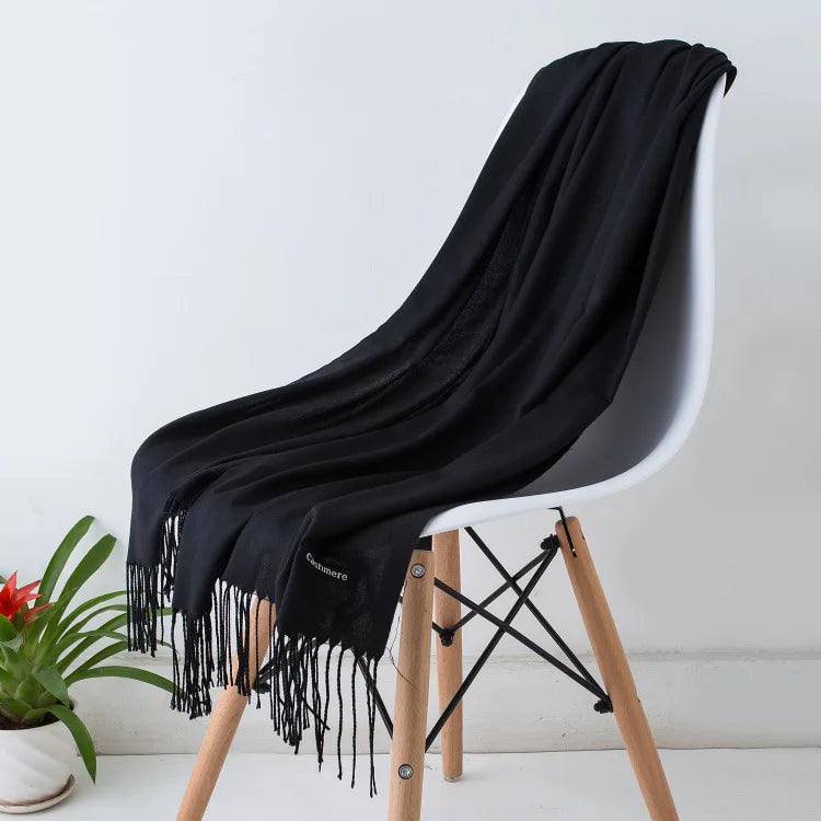 Women's luxurious soft scarf in premium materials, versatile elegant design for casual and formal wear