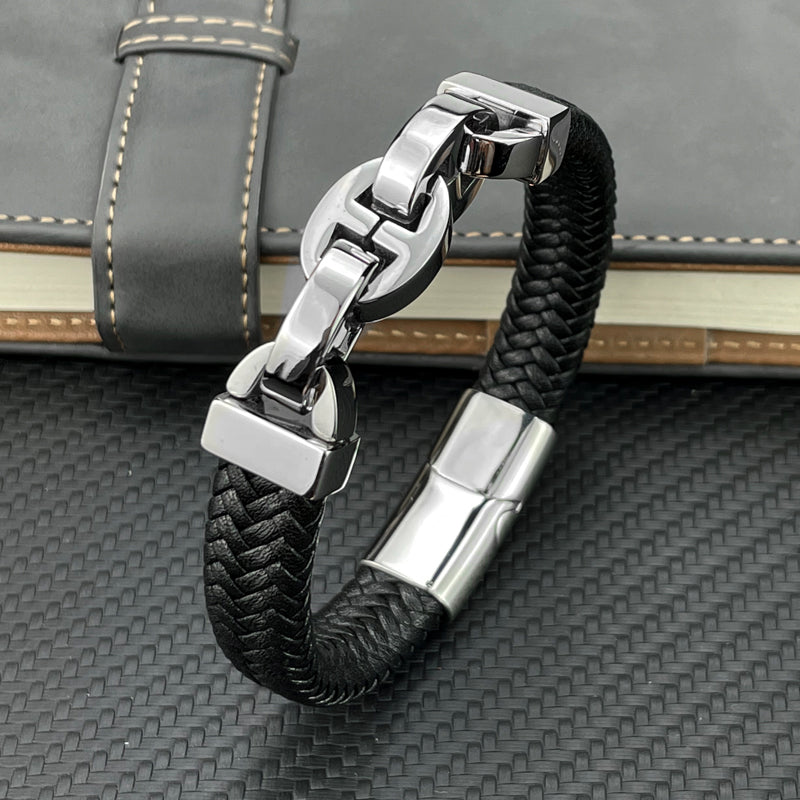 Vintage men's bracelet timeless elegant design durable high-quality material versatile everyday wear classic silhouette