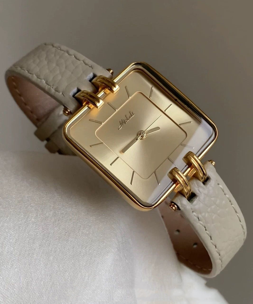 Montres mécaniques carrées en cuir beige faites à la main - Urbann-Vibe