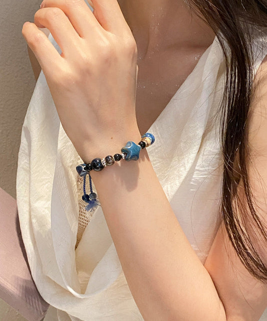 Bracelet à breloques en céramique tissée bleu roi fait main - Urbann-Vibe