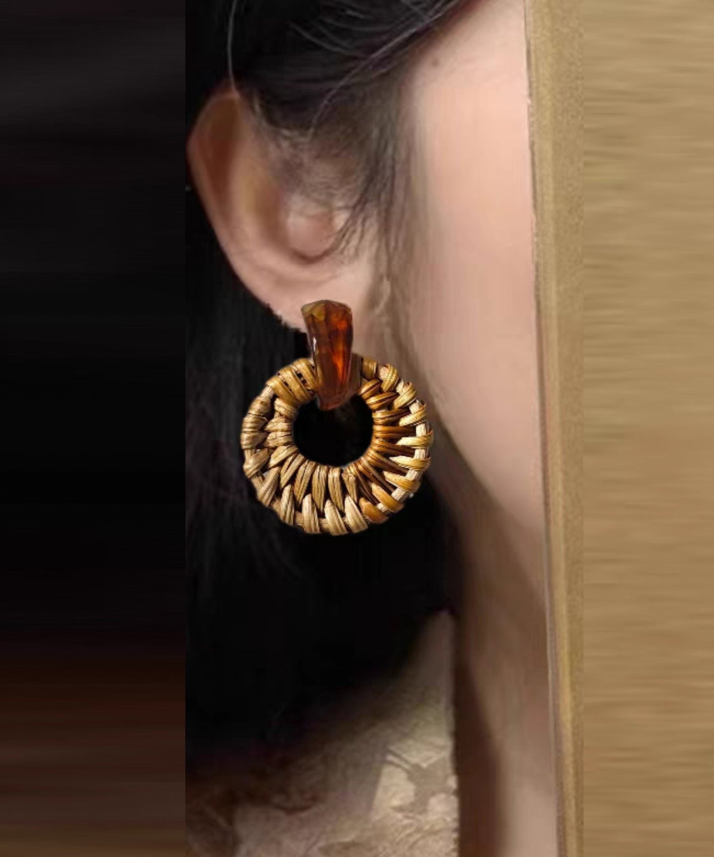 Boucles d'oreilles créoles tissées à la main en alliage jaune et bambou - Urbann-Vibe