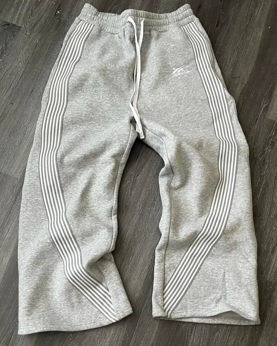 Men's loose fit striped sweatpants retro vintage design bold side stripes ultra comfort active wear
