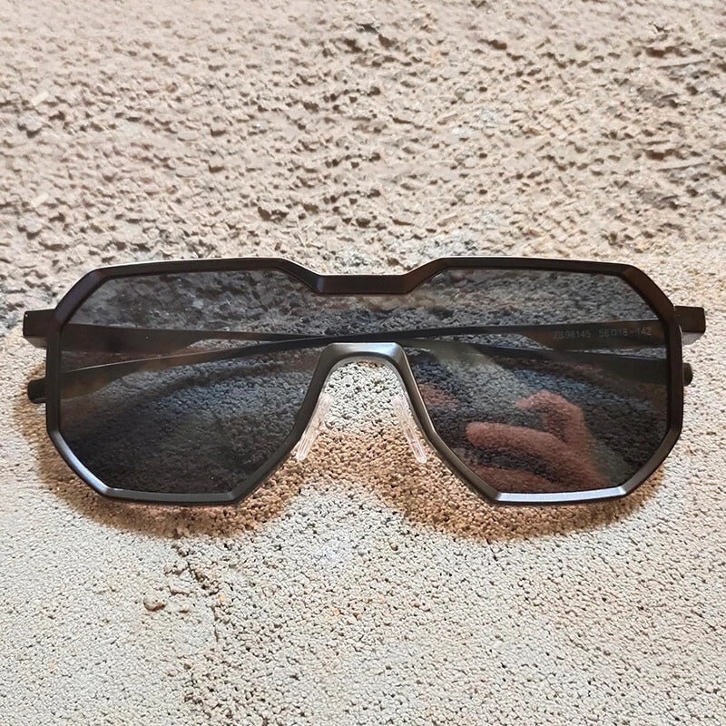 Men's aviator sunglasses UV400 protection lightweight timeless silhouette everyday outdoor comfort