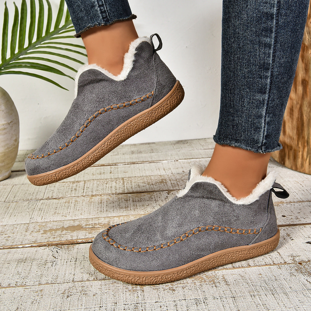 Women's black arch support snow boots with plush fleece lining, flat non-slip sole for winter comfort