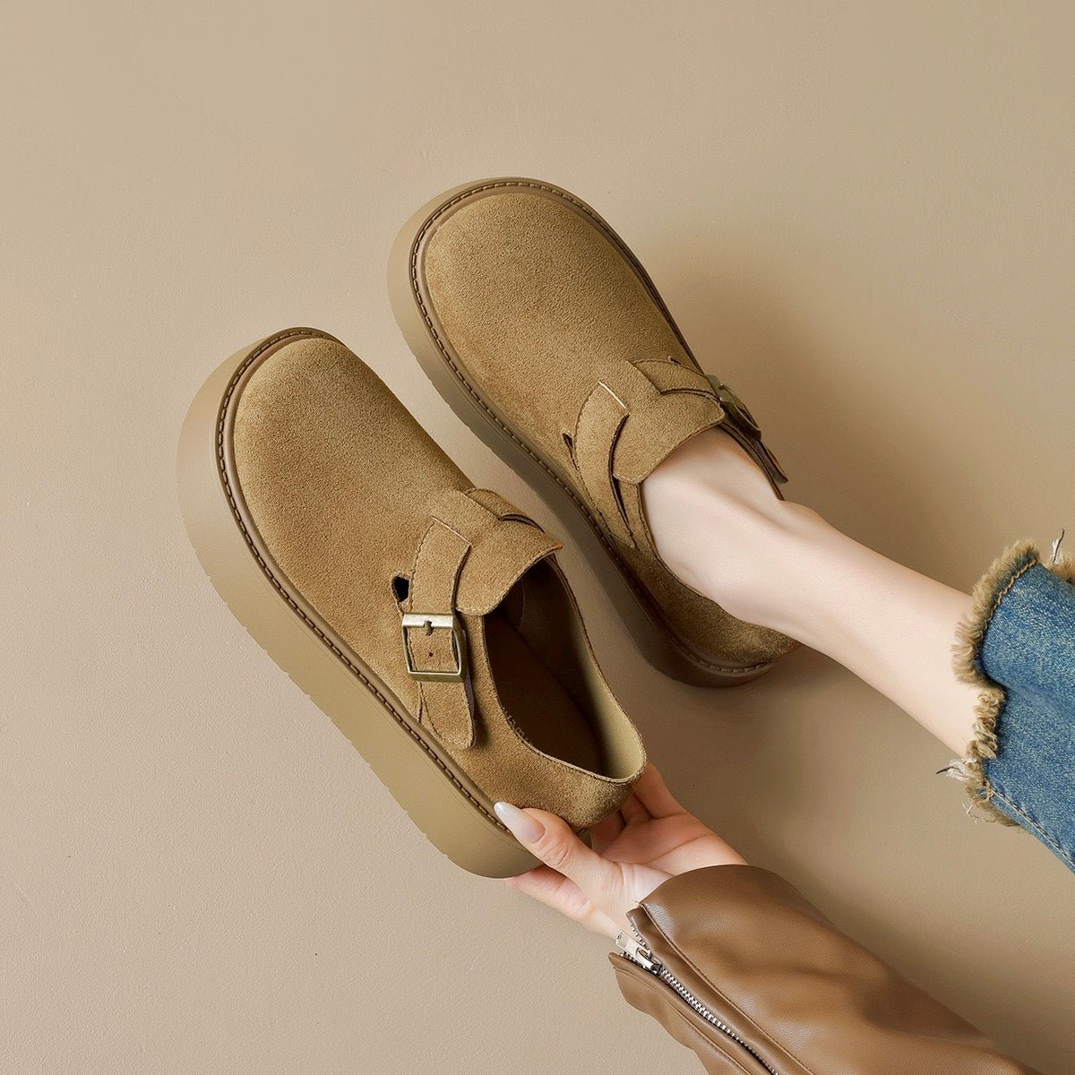 Women's retro platform clogs with arch support wide fit contoured footbed vintage-inspired comfort shoes