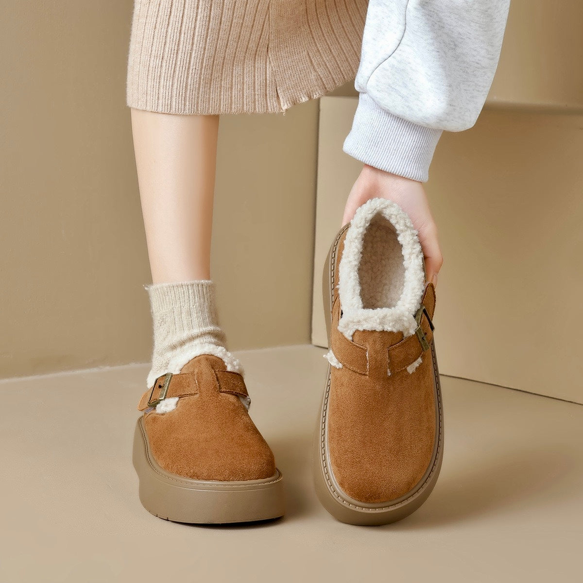 Women's chunky platform Mary Jane shoes in suede with fleece lining and arch support for cold weather