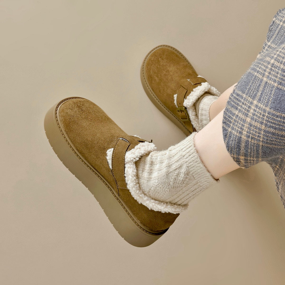 Women's chunky platform Mary Jane shoes in suede with fleece lining and arch support for cold weather