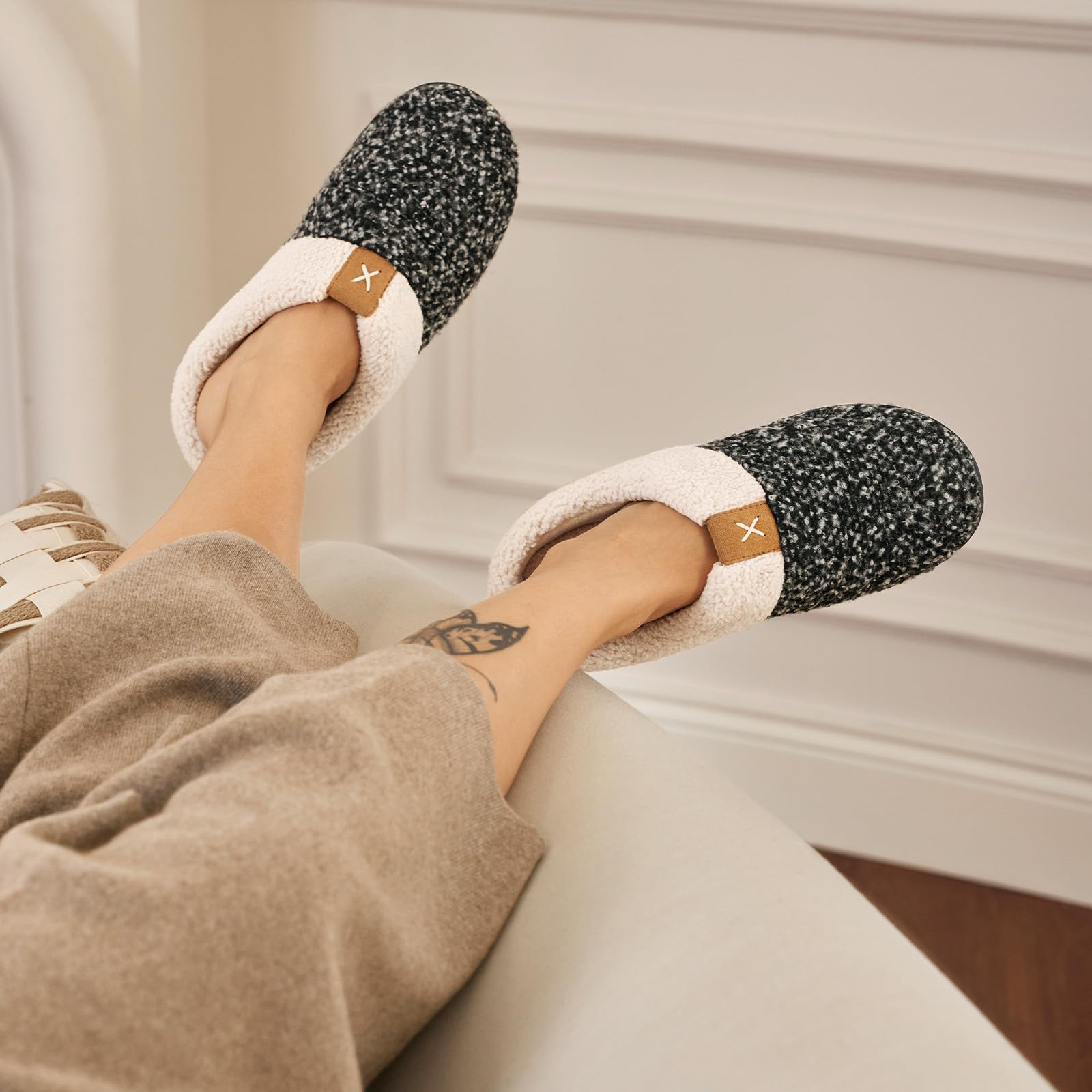 Women's plush fleece indoor slippers with memory foam cushion and non-slip rubber sole