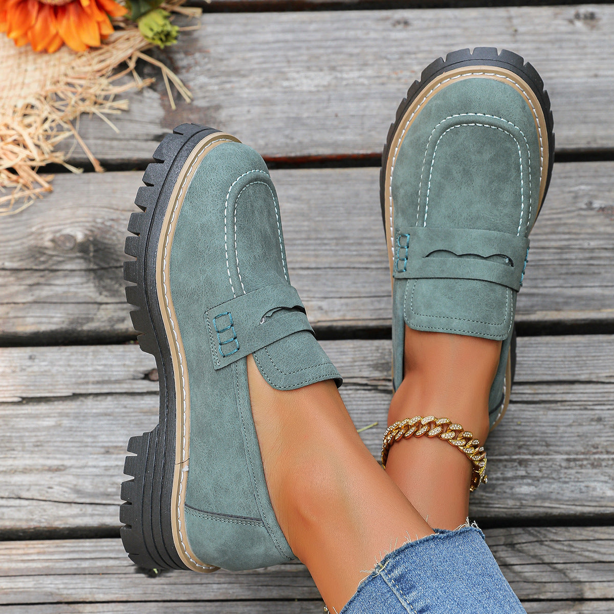 Women's chunky platform loafers with arch support, cushioned footbed, wide fit, all-day comfort style