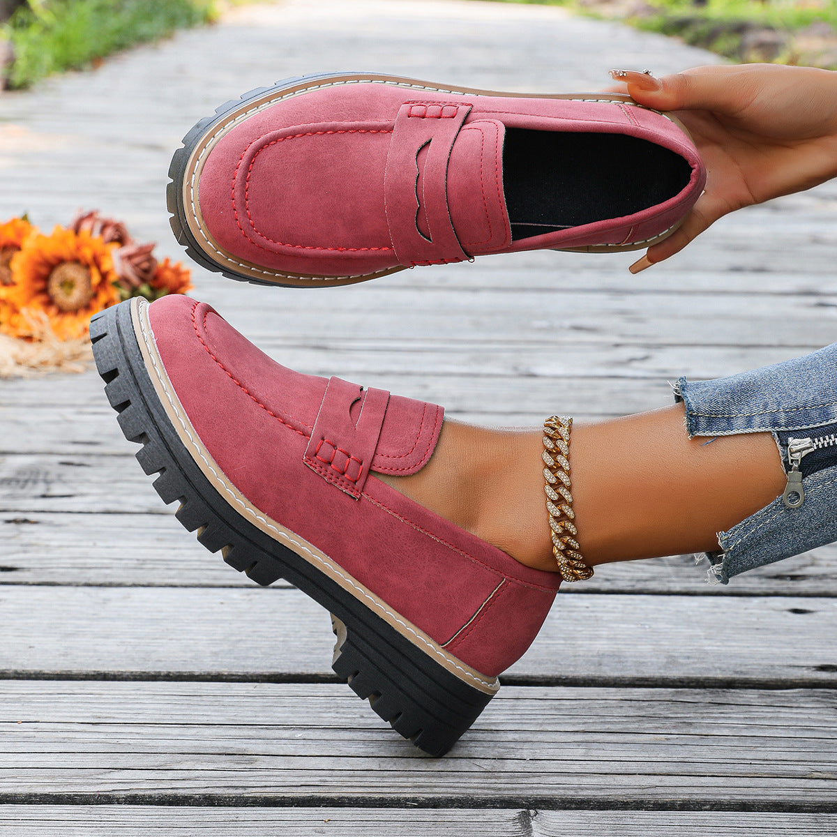 Women's chunky platform loafers with arch support, cushioned footbed, wide fit, all-day comfort style