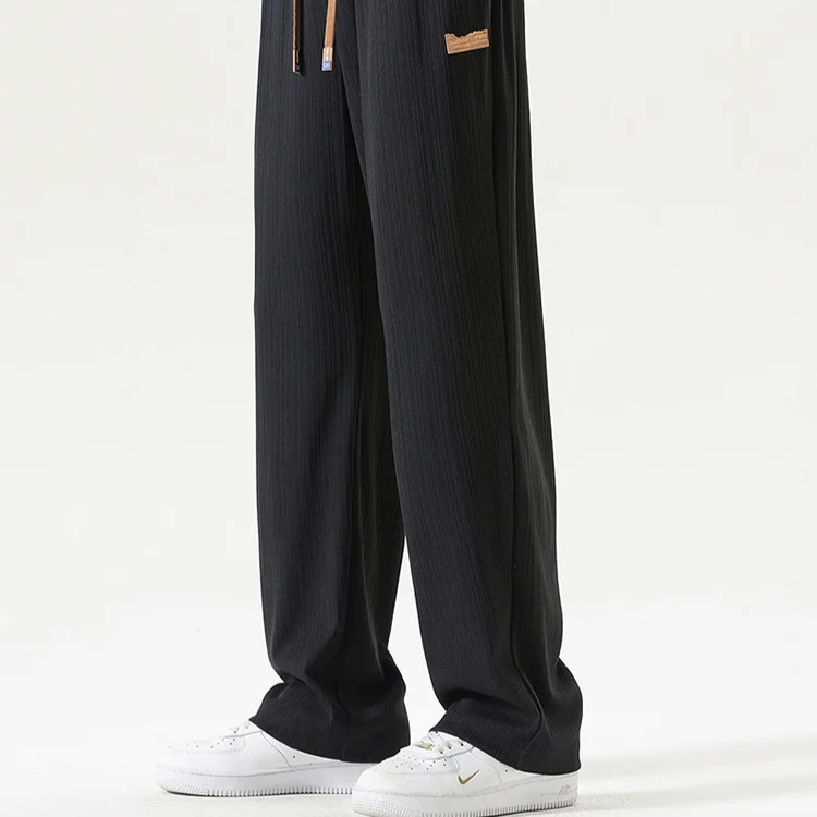 Men's tapered cargo pants with oversized pockets, elastic waistband, streetwear style urban fit