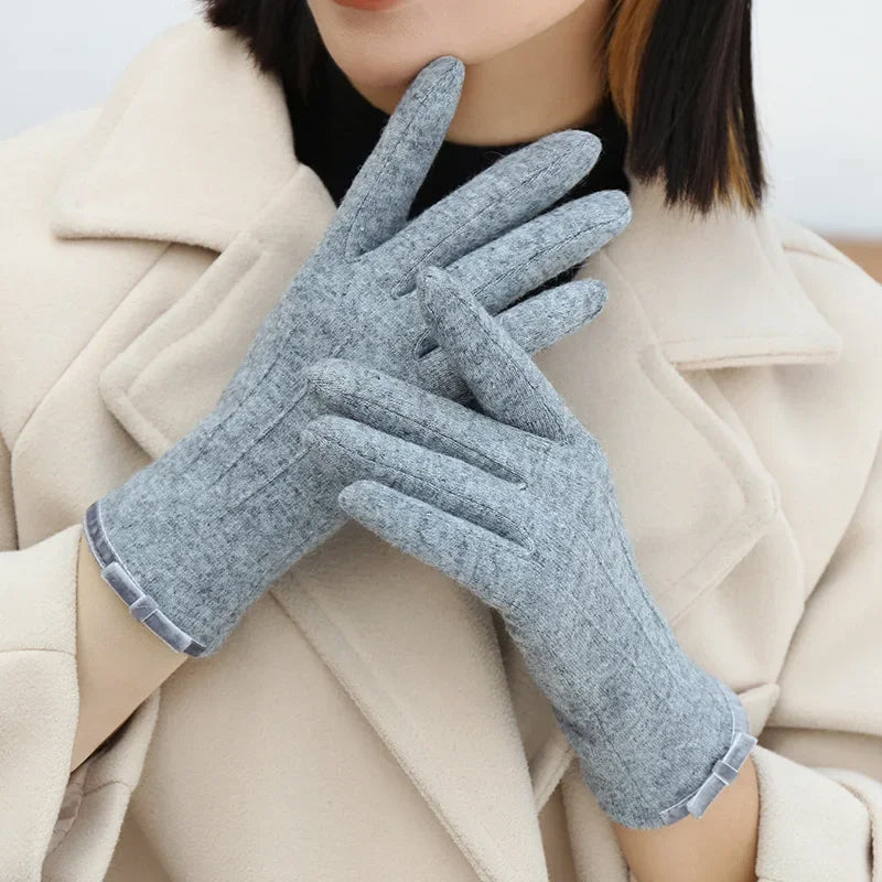 Women's ivory cashmere gloves slim elegant cut with touchscreen-compatible fingertips for winter