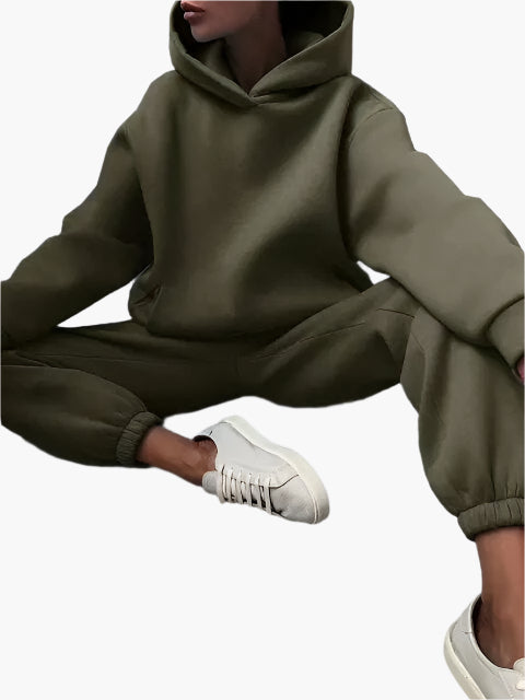 Women's gray hoodie and jogger matching set, cozy two-piece winter loungewear with relaxed fit