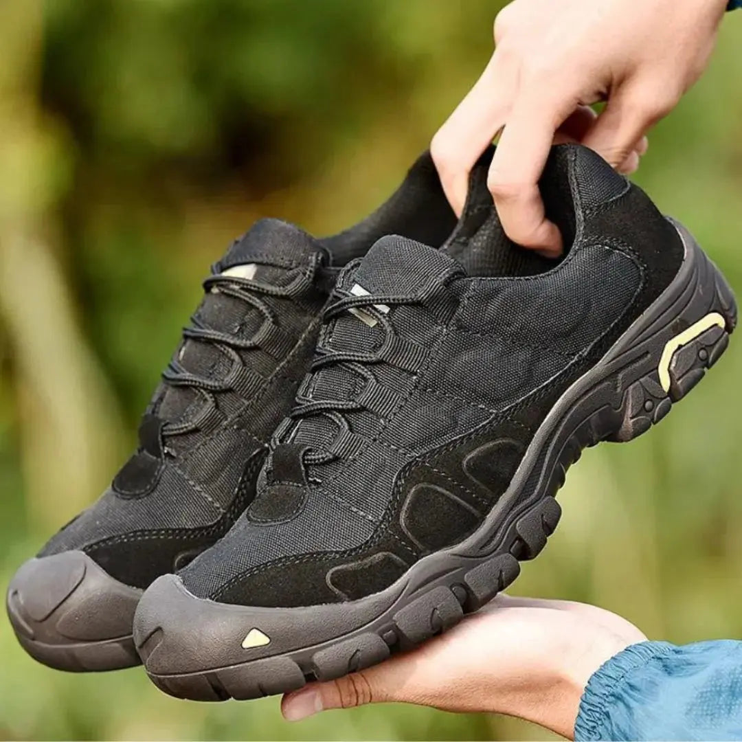 Jorren Blackout matte-black tactical sneakers with thick lug sole and quick-dry lining