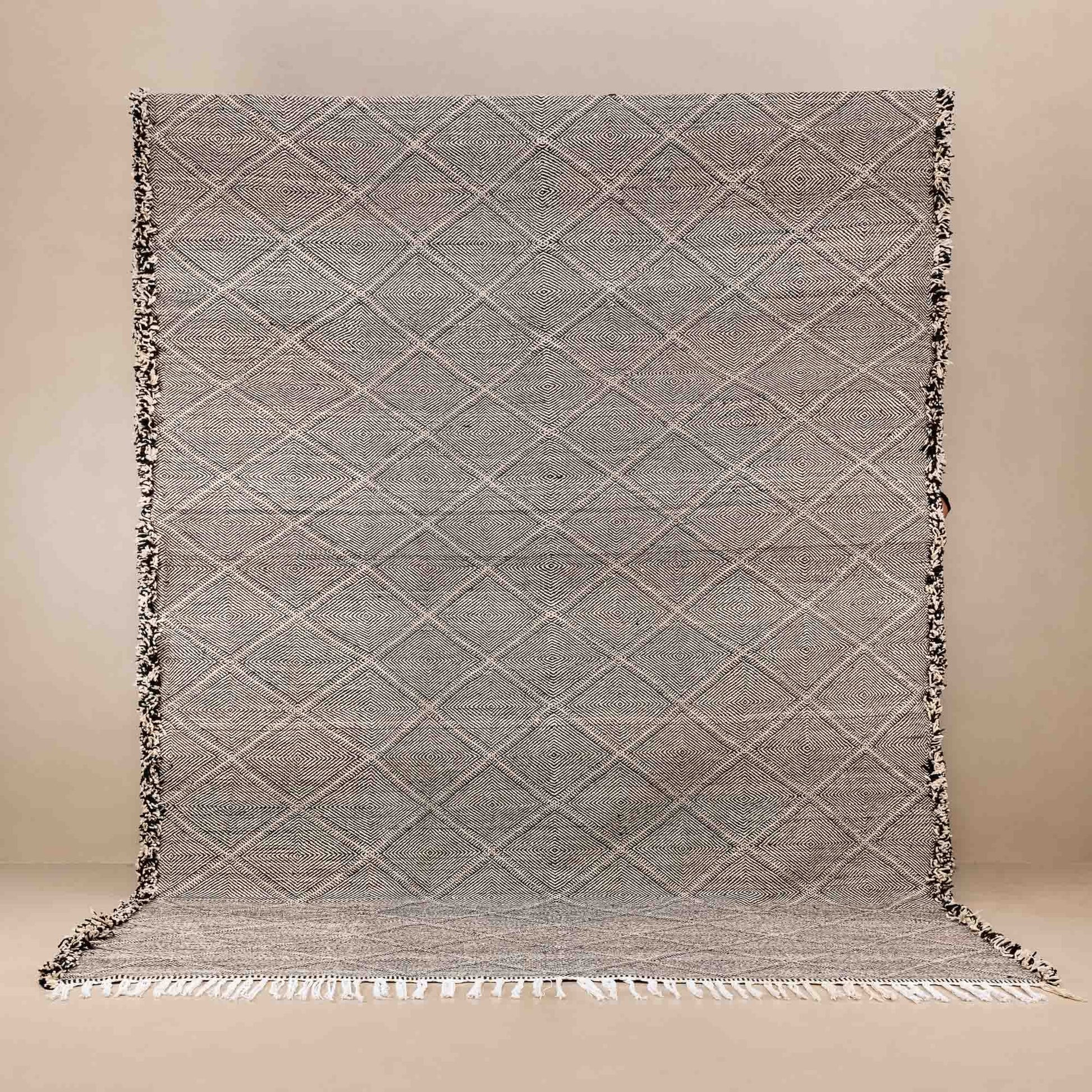 Jawida - taznakht kilim rug - Urbann-Vibe
