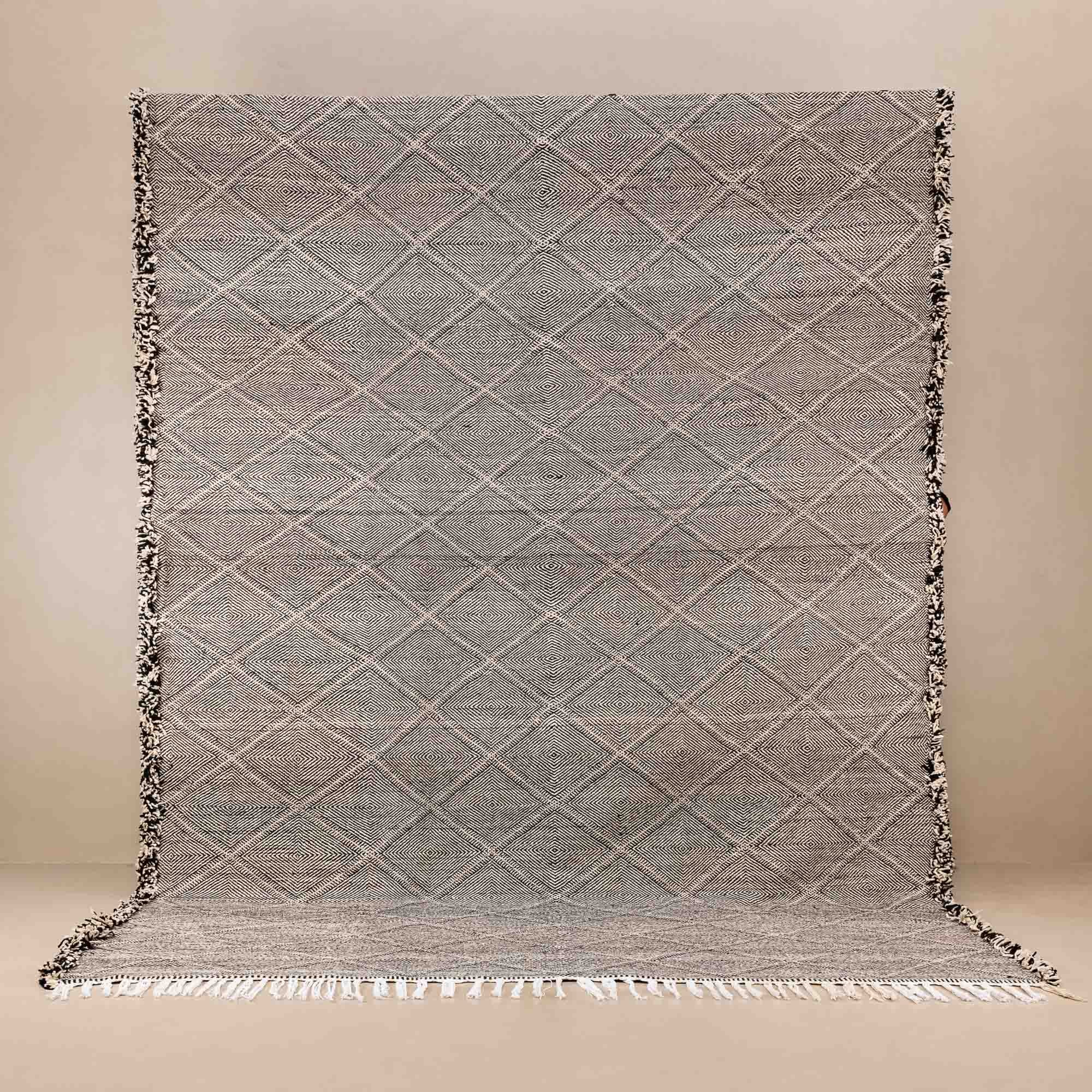 Jawida - taznakht kilim rug - Urbann-Vibe