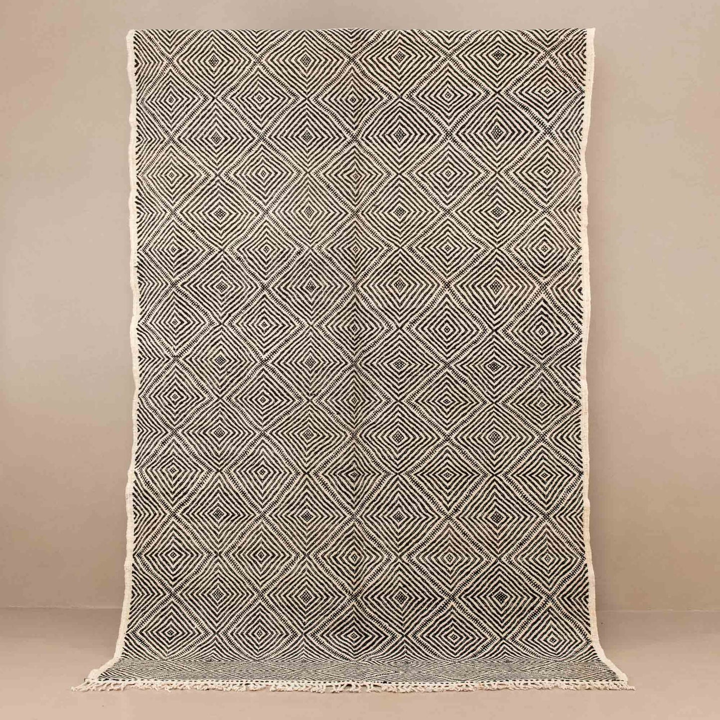 Tafrara - taznakht kilim rug - Urbann-Vibe