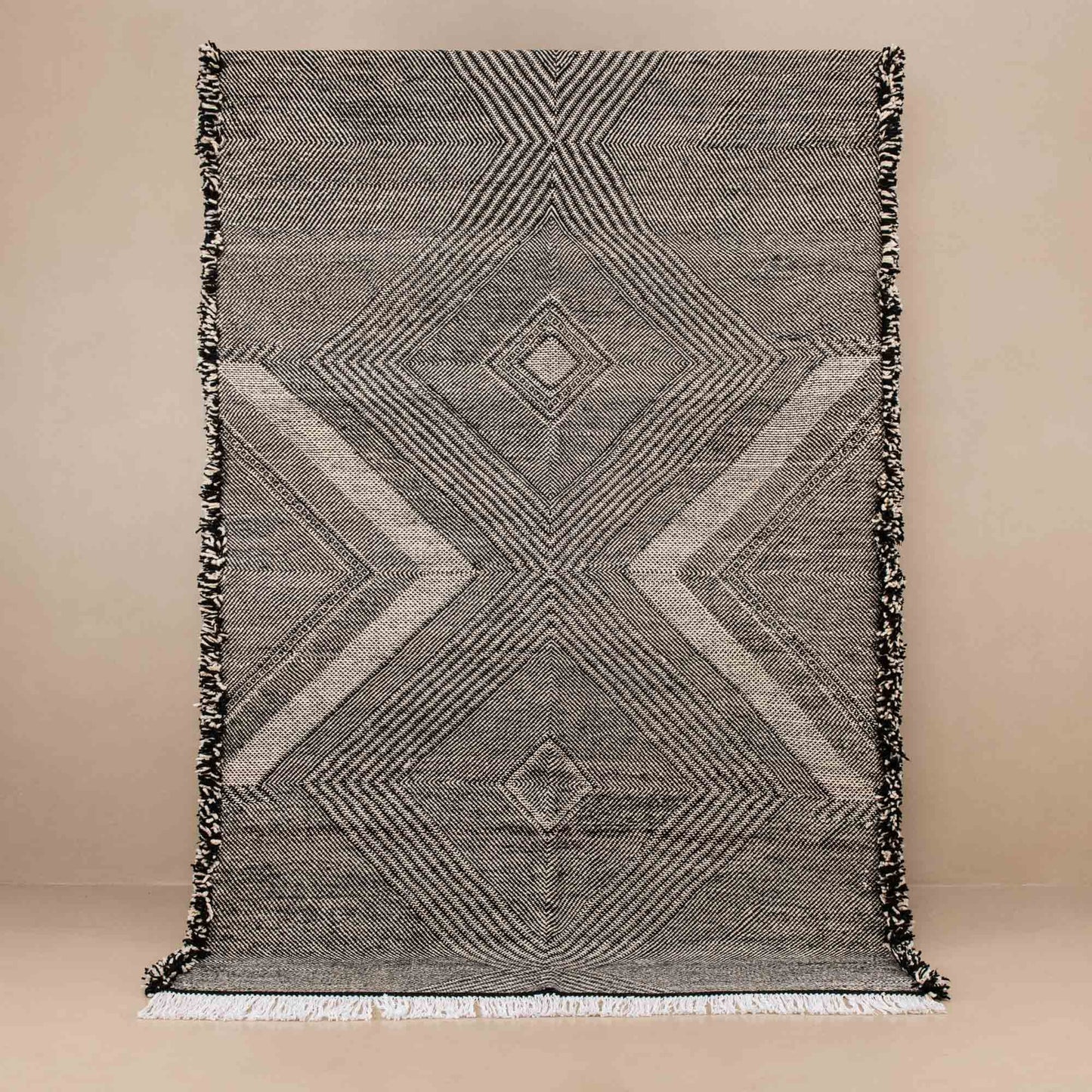 Wattas - taznakht kilim rug - Urbann-Vibe