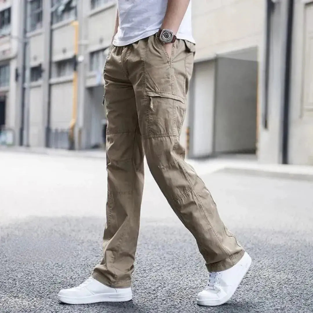 Olive green relaxed-fit cargo pants in 100% organic cotton with 4-way stretch for outdoor adventures