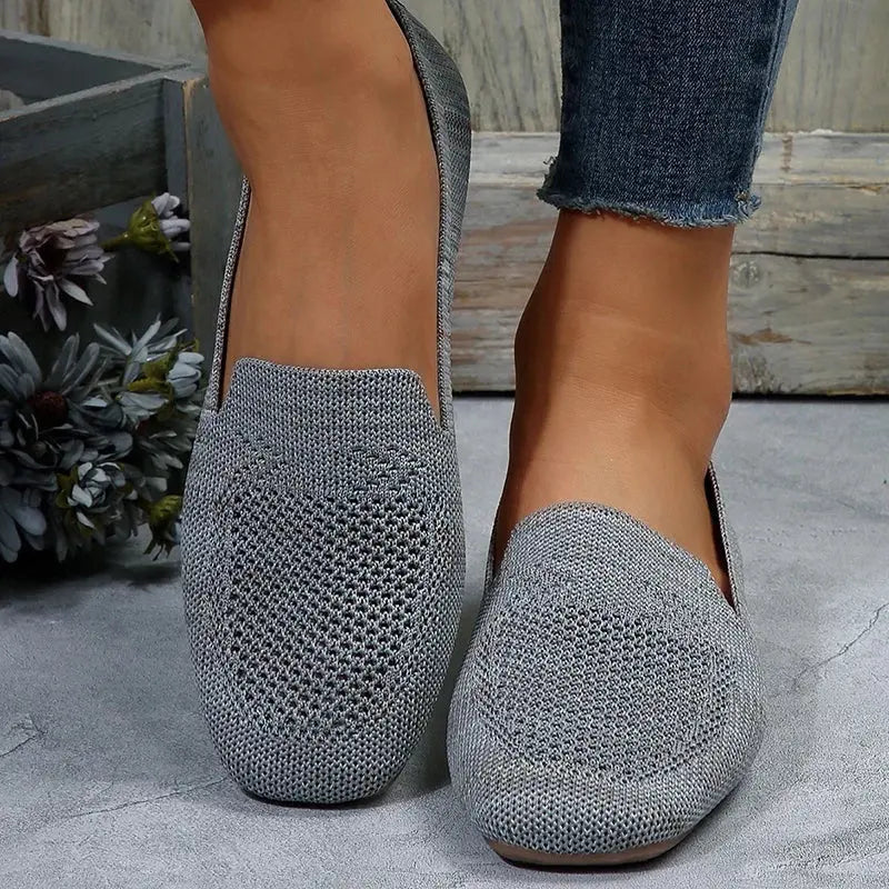 Women's lightweight slip-on sneakers in white, vulcanized rubber sole, sporty silhouette for all-day comfort