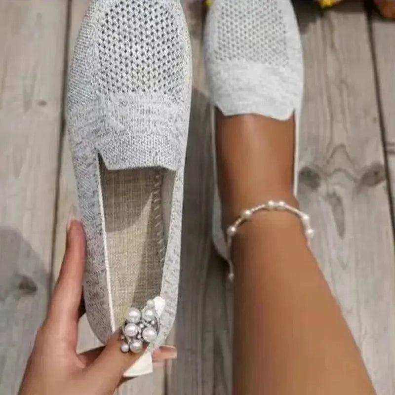 Women's lightweight slip-on sneakers in white vulcanized rubber sole casual sporty silhouette