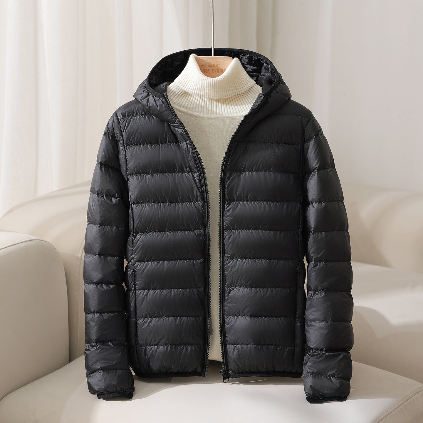 Women's slim-fit hooded quilted down jacket lightweight nylon shell ultra-warm duck down insulation
