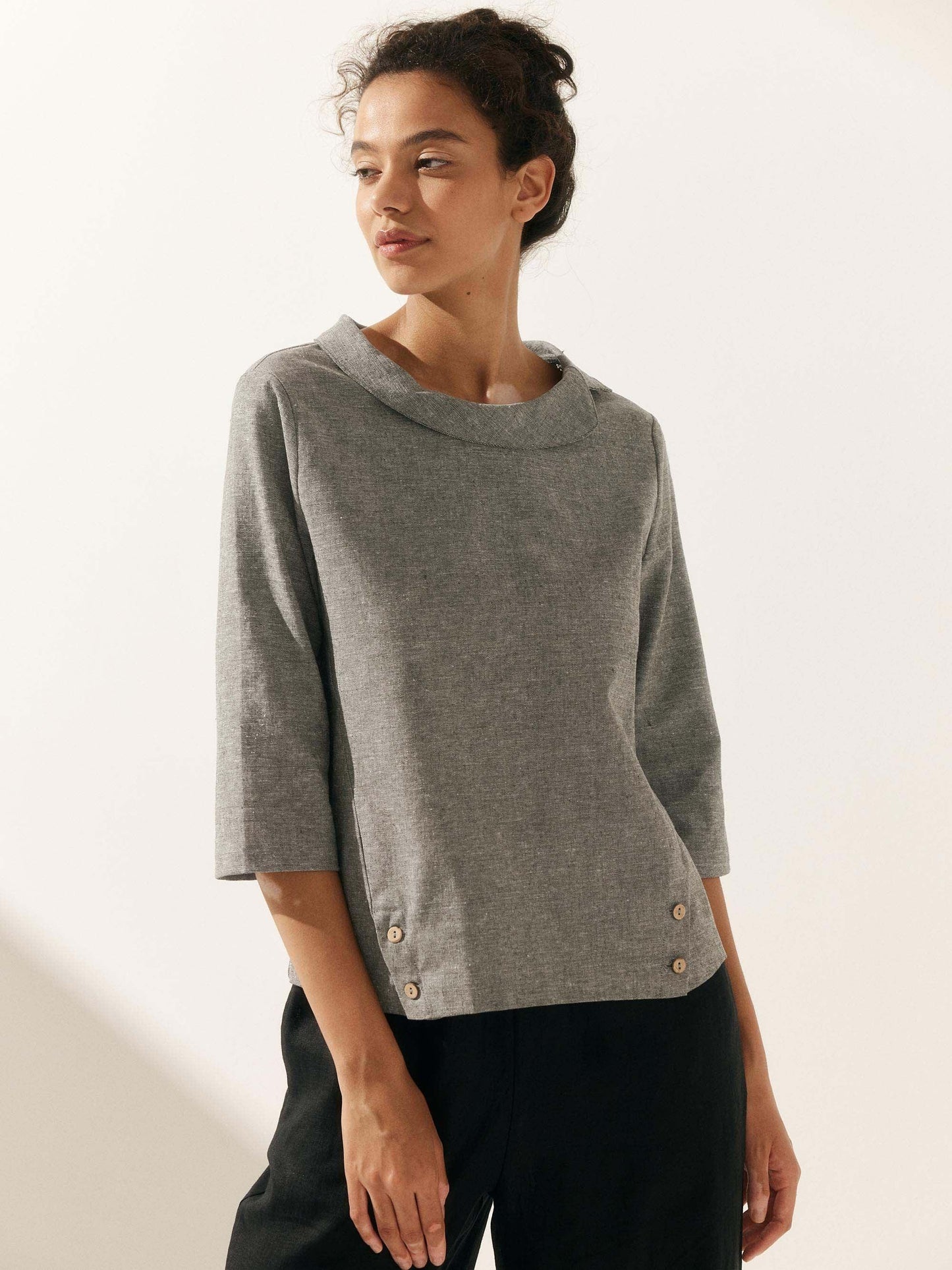 Women's lightweight linen gingham blouse with soft collar, relaxed silhouette for summer elegance