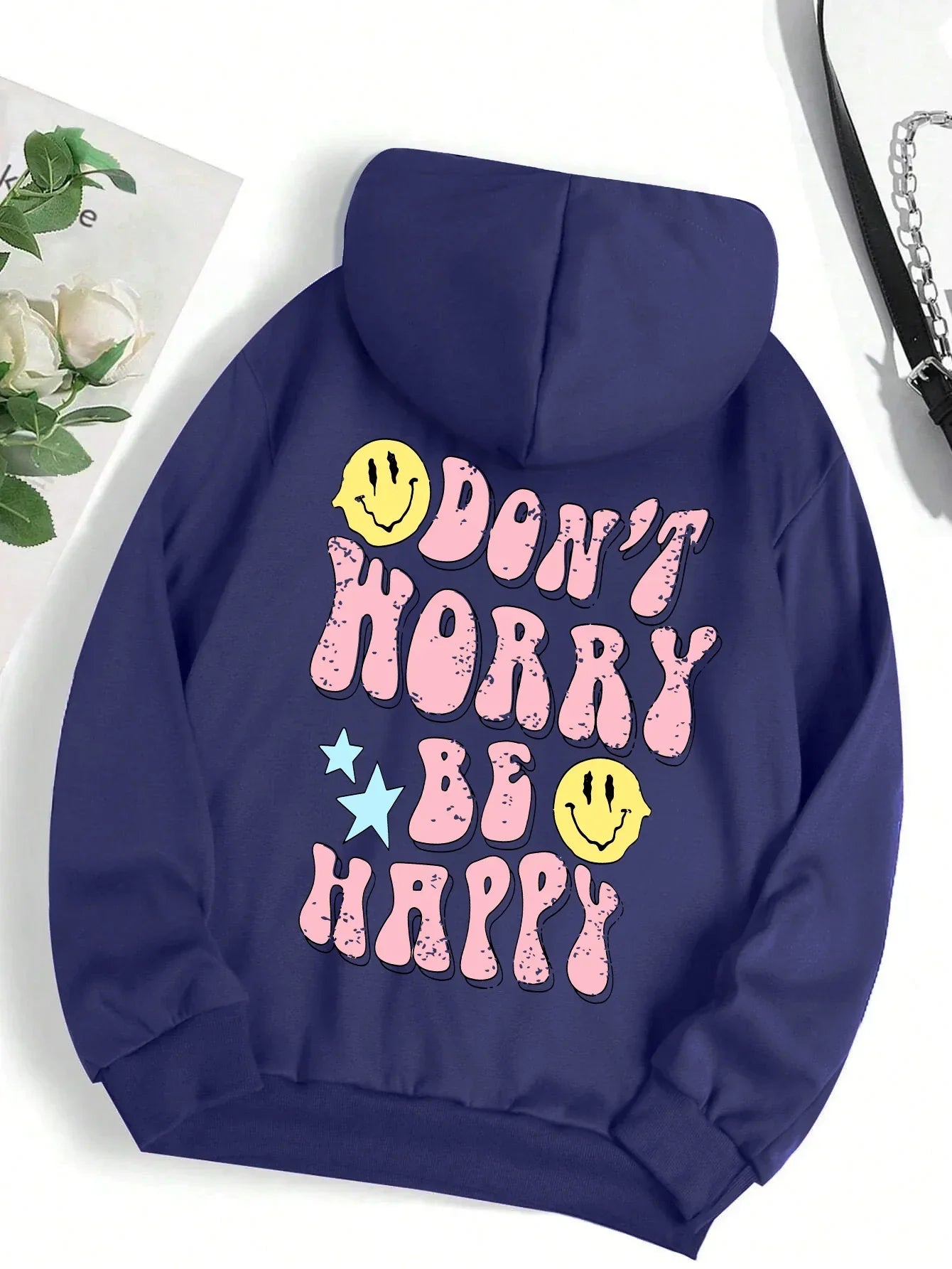 Women's gray fleece hoodie with "Don't Worry Be Happy" funny print, cozy relaxed fit casual pullover